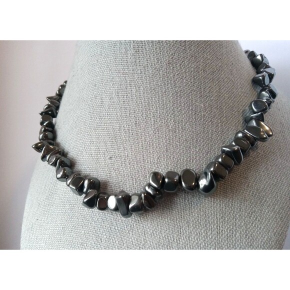 VTG Hematite Chip Necklace with Ornate Irregular Hook Clasp (AS IS) - Picture 5 of 11
